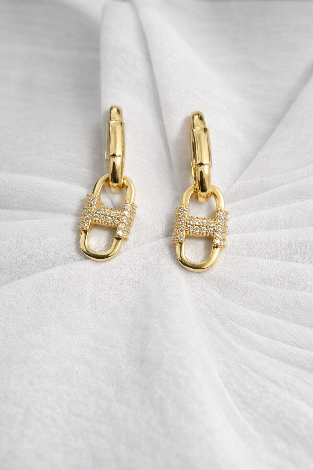 Aretes Oro Laminado Eslabón con Piedrss